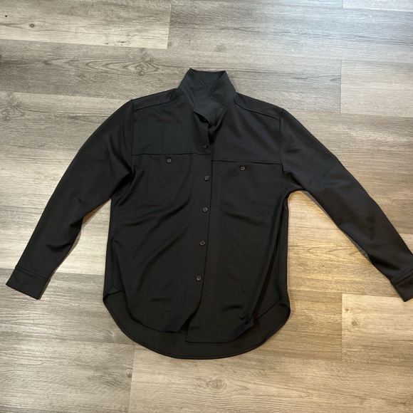 Buki’s Cinqo Button Up - Picture 1 of 3